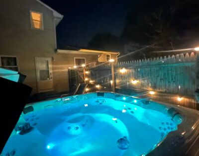 Spacious 2 Bed/2 Bath Guest Suite Apt HOT TUB & EV Charging