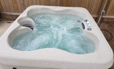 Beautiful, DOG FRIENDLY, HOT TUB, Newly Renovated Cottage